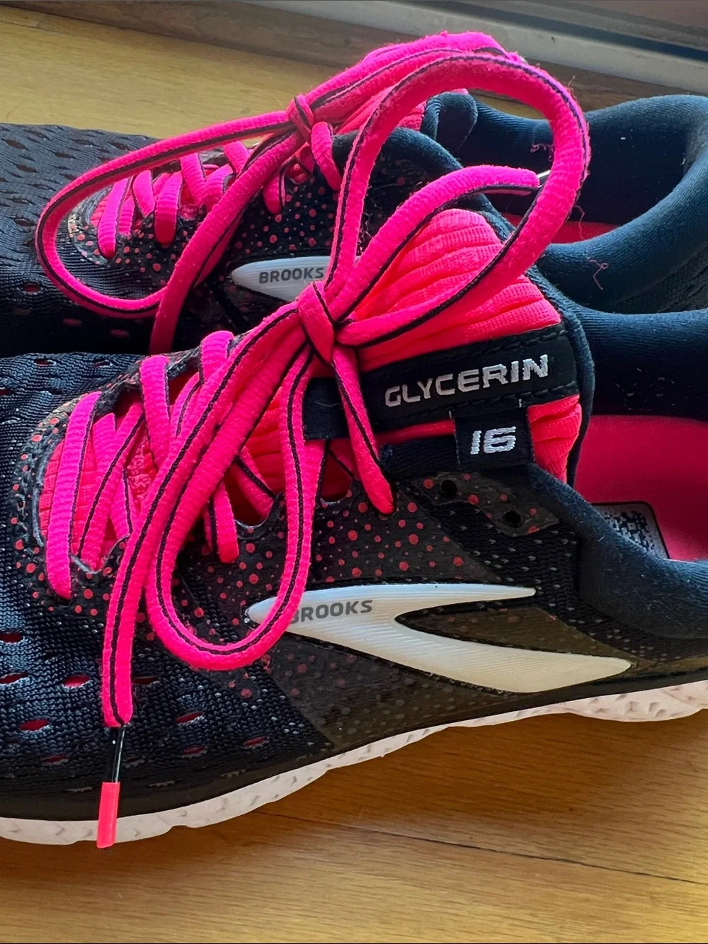 Brooks Women's Black & Pink Glycerin 16 Running Shoes
